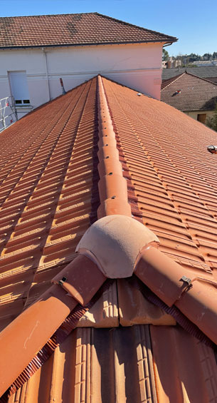 PROVIGNAL TOITURE : Artisan couvreur dans le Tarn-et-Garonne (82), la Haute-Garonne (31) et le Tarn (81) : Travaux de couverture, faîtage, recherche de fuite toit, installation de fenêtre de toit veux, zinguerie, nettoyage démoussage et peinture hydrofuge toiture, nettoyage démoussage ravalement peinture façade, Imperméabilisation façade. L’entreprise PROVIGNAL TOITURE, basé à Montaubant intervient dans les meilleurs dans le Tarn-et-Garonne (82), la Haute-Garonne (31) et le Tarn (81).