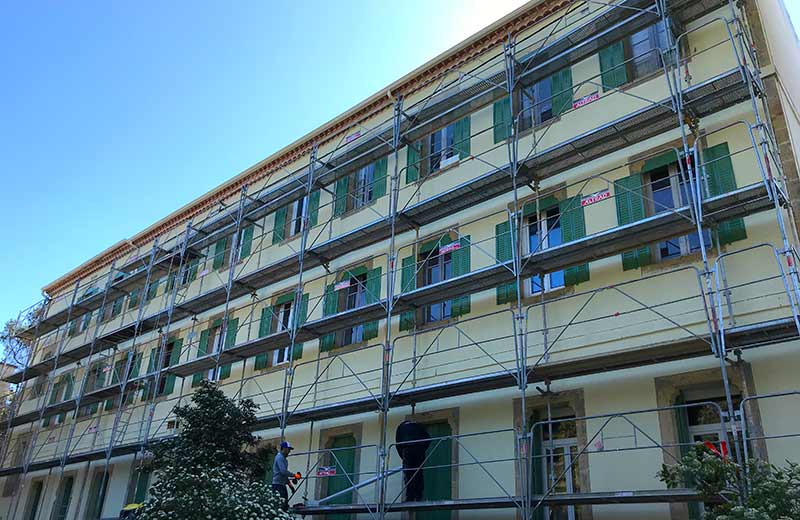 Nettoyage et peinture façade - PROVIGNAL TOITURE  : artisan façadier peintre basé à Montauban intervient dans le Tarn-et-Garonne (82), la Haute-Garonne (31) et le Tarn (81) : Nettoyage, traitement anti-mousse, ravalement peinture façade, boiserie et ferronnerie, imperméabilisation façade. Intervention dans le Tarn-et-Garonne (82), la Haute-Garonne (31) et le Tarn (81).