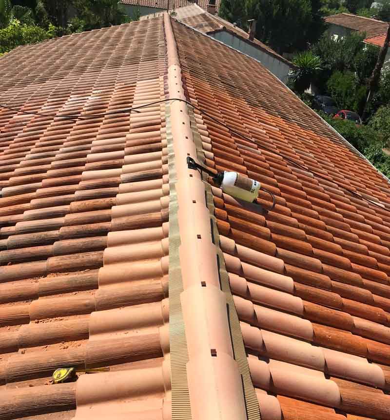 Nettoyage toiture - PROVIGNAL TOITURE : Artisan couvreur basé à Montauban intervient dans le Tarn-et-Garonne (82), la Haute-Garonne (31) et le Tarn (81)  : nettoyage, protection anti-mousse toiture, démoussage. Application d’un revêtement peinture hydrofuge coloré de toit. Artisan couvreur dans le Tarn-et-Garonne (82), la Haute-Garonne (31) et le Tarn (81).