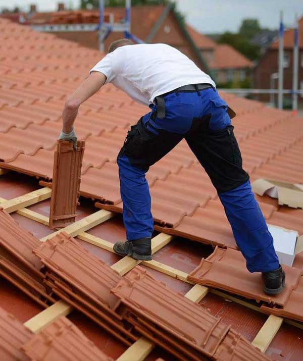 PROVIGNAL TOITURE : Artisan couvreur dans le Tarn-et-Garonne (82), la Haute-Garonne (31) et le Tarn (81) : Travaux de couverture, faîtage, recherche de fuite toit, installation de fenêtre de toit veux, zinguerie, nettoyage démoussage et peinture hydrofuge toiture, nettoyage démoussage ravalement peinture façade, Imperméabilisation façade. L’entreprise PROVIGNAL TOITURE, basé à Montaubant intervient dans les meilleurs dans le Tarn-et-Garonne (82), la Haute-Garonne (31) et le Tarn (81).