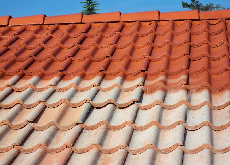 PROVIGNAL TOITURE : Artisan couvreur dans le Tarn-et-Garonne (82), la Haute-Garonne (31) et le Tarn (81) : Travaux de couverture, faîtage, recherche de fuite toit, installation de fenêtre de toit veux, zinguerie, nettoyage démoussage et peinture hydrofuge toiture, nettoyage démoussage ravalement peinture façade, Imperméabilisation façade. L’entreprise PROVIGNAL TOITURE, basé à Montaubant intervient dans les meilleurs dans le Tarn-et-Garonne (82), la Haute-Garonne (31) et le Tarn (81).