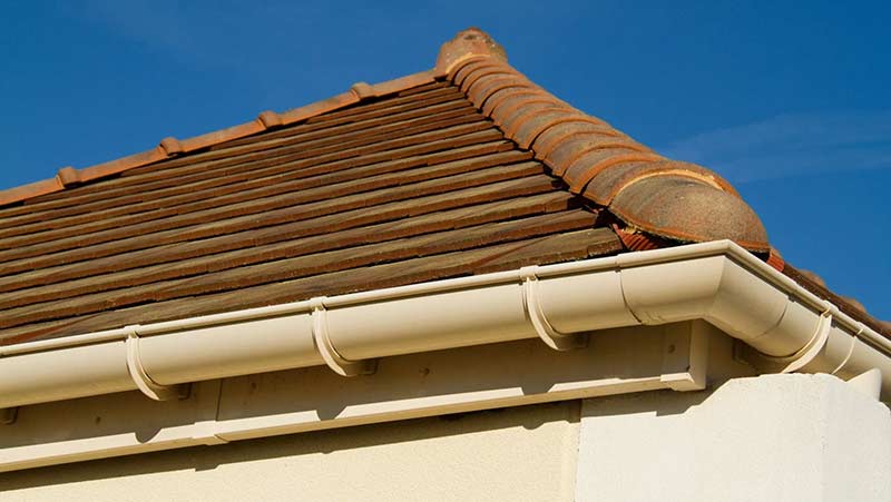 Travaux de couverture - PROVIGNAL TOITURE : Artisan couvreur basé à Montauban intervient dans le Tarn-et-Garonne (82), la Haute-Garonne (31) et le Tarn (81)  : Pose, rénovation et réparation de couverture et faîtage. Recherche de fuite toit , Dépannage et intervention en urgence pour votre toiture. Installation de fenêtre de toit : velux. Artisan zingueur couvreur. Installation de gouttières, chénaux, noues, habillage de rives…Artisan couvreur dans le Tarn-et-Garonne (82), la Haute-Garonne (31) et le Tarn (81).