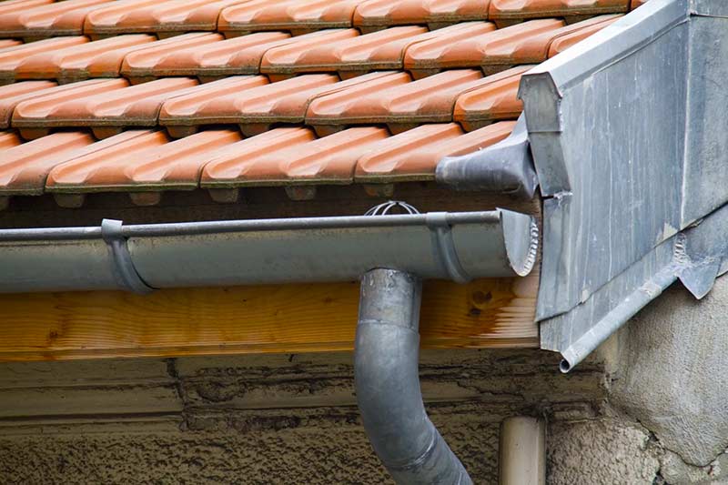 Travaux de couverture - PROVIGNAL TOITURE : Artisan couvreur basé à Montauban intervient dans le Tarn-et-Garonne (82), la Haute-Garonne (31) et le Tarn (81)  : Pose, rénovation et réparation de couverture et faîtage. Recherche de fuite toit , Dépannage et intervention en urgence pour votre toiture. Installation de fenêtre de toit : velux. Artisan zingueur couvreur. Installation de gouttières, chénaux, noues, habillage de rives…Artisan couvreur dans le Tarn-et-Garonne (82), la Haute-Garonne (31) et le Tarn (81).