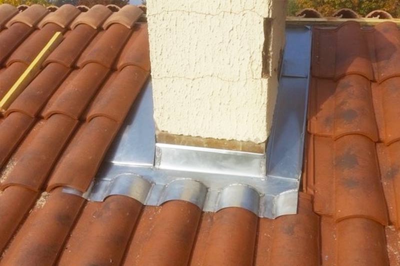 Travaux de couverture - PROVIGNAL TOITURE : Artisan couvreur basé à Montauban intervient dans le Tarn-et-Garonne (82), la Haute-Garonne (31) et le Tarn (81)  : Pose, rénovation et réparation de couverture et faîtage. Recherche de fuite toit , Dépannage et intervention en urgence pour votre toiture. Installation de fenêtre de toit : velux. Artisan zingueur couvreur. Installation de gouttières, chénaux, noues, habillage de rives…Artisan couvreur dans le Tarn-et-Garonne (82), la Haute-Garonne (31) et le Tarn (81).